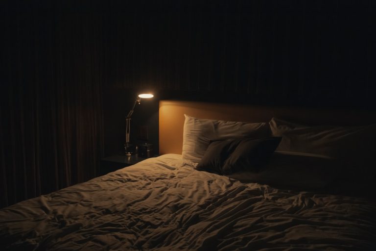 What Time Should You Stop Eating Before Bed? Here's What Science Says